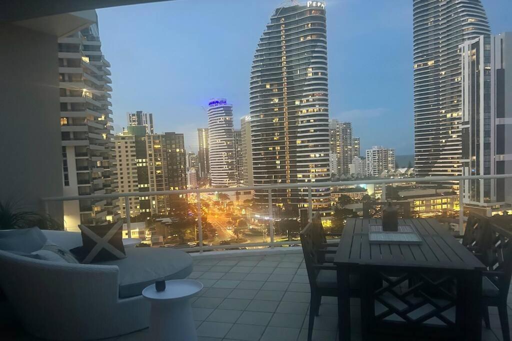 شقة Private Sky Terrace Classic Penthouse 2 Car Parks غولد كوست المظهر الخارجي الصورة